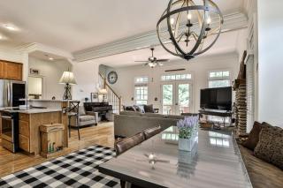 Bear Pause Cottage - Big Canoe Cottage Rental - Fireplace, Screened Porch, Ping Pong, Stylish Decor, Hiking Trails - Big Canoe, - Marblehill - 9