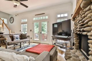Bear Pause Cottage - Big Canoe Cottage Rental - Fireplace, Screened Porch, Ping Pong, Stylish Decor, Hiking Trails - Big Canoe, - Marblehill - 3