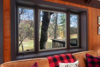 Chicadees Lake Lookout - A wood-burning fireplace, beautiful lake views, king and queen bedrooms, deck dining, and easy access t - Holcomb - 1