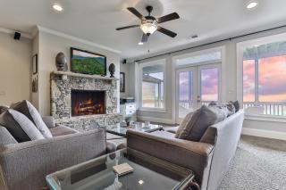 Endless Sky Lodge - Luxury Big Canoe Cabin with Hot Tub - Jasper - 2