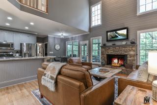 Big Sky - Pet Friendly Big Canoe GA Cabin-Modern amenities, hot tub, pet friendly, mountain views, access to lakes, golf courses - Afton - 7