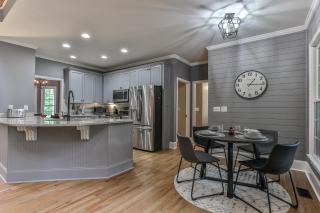 Big Sky - Pet Friendly Big Canoe GA Cabin-Modern amenities, hot tub, pet friendly, mountain views, access to lakes, golf courses - Afton - 2