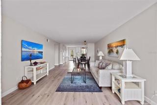 Lido Beach Stylish Coastal Retreat - Sarasota - 9