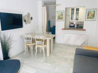 Laguna Beach de 2 habitaciones con terraza y piscina - Castillo Bajo - 9