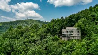 Southern Views - Big Canoe, GA - Take in Sweeping Mountain Views, Cool Off in the Big Canoe Community Pool, Rack Up a Game of Po - 7