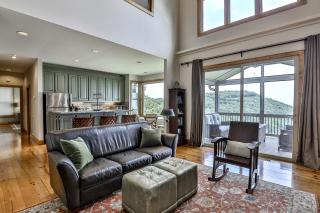 Southern Views - Big Canoe, GA - Take in Sweeping Mountain Views, Cool Off in the Big Canoe Community Pool, Rack Up a Game of Po - 3