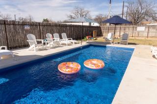 Cosmopolitan- Hot Tub Heated Pool & Fire Pit - Fredericksburg - 3