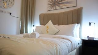 Cozy 2BR Masdar Pool Parking and Near Airport - Abu Dhabi - 9