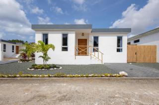 Luxe nieuwbouw villa toplocatie in Jan Thiel met privé zwembad - 1