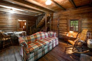 Historic Cabin with Modern Amenities and Pond Views in Claxton, Georgia - Claxton - 0