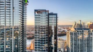 Sleeps 40 12 Condos in New Austin High Rise w Rooftop Pool Gym Yoga Studio - Austin - 0