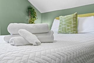 Cozy Downtown Stay w Private Backyard & Parking - Louisville - 6
