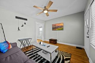 Cozy Downtown Stay w Private Backyard & Parking - Louisville - 3