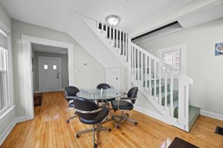 Cozy Downtown Stay w Private Backyard & Parking - Louisville - 1