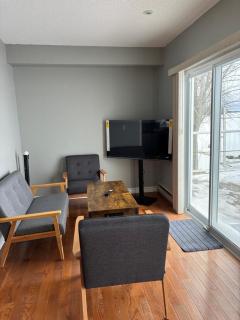 Waterfront Cottage Near Toronto Private Dock, Water Crafts, BBQ Wi-Fi - Sleeps 4 - 1