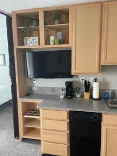 Chic City Apartment with parking Canal View RoofDeck - Indianapolis - 6