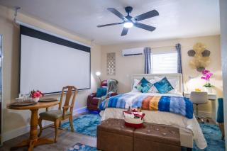 Hidden Gem Luxe 1 BEDROOM & Patio - 9