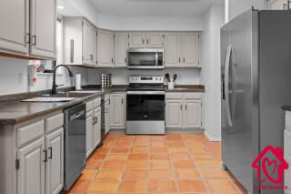 Chic Townhome Tranquility - An Irvie Home - Alameda - 9