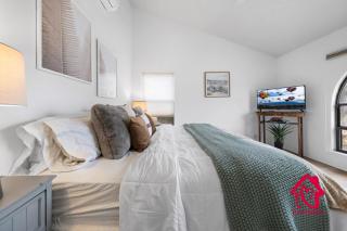 Chic Townhome Tranquility - An Irvie Home - Alameda - 5
