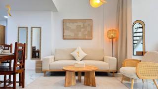 Masdar 2BR Luxe Apt Pool and Quick Airport Access - Abu Dhabi - 0