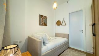 Masdar 2BR Luxe Apt Pool and Quick Airport Access - Abu Dhabi - 3