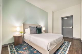Dynamic Stay Connected Comfort Steps from Atrium - Macon - 0