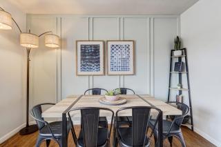 Cheerful Chalet Centrally Located w BBQ Pit - 8