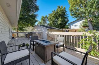 Cheerful Chalet Centrally Located w BBQ Pit - 9