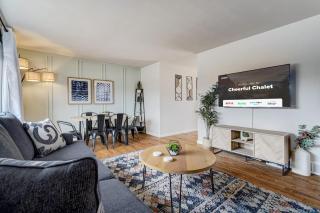 Cheerful Chalet Centrally Located w BBQ Pit - 2