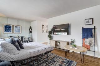 Cheerful Chalet Centrally Located w BBQ Pit - 1