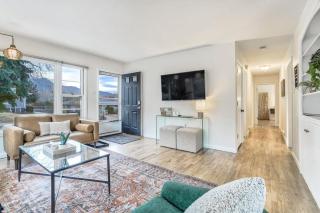 El Sereno Ascent Pet-Friendly Executive Home - 3