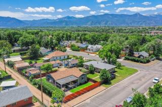 Urban Casita Cozy Family House w BBQ Fire Pit - 4