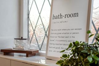 Cosy Home With Parking - Manchester - 9