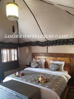 Sahara Luxury Camp -plus 50 euros pp per night for camel or jeep trek and dinner - location by dunes - no extra fees - 0