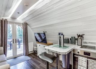 Peacock Lake Glamping - East Bridgford - 2