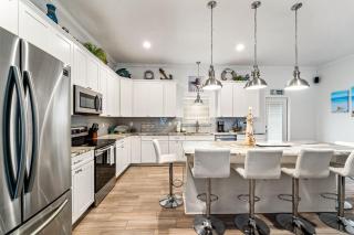 Newer Large Beachside 6 Bedroom House 3000 Sq Ft Sleeps 22 - Dauphin Island - 2