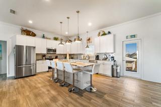 Newer Large Beachside 6 Bedroom House 3000 Sq Ft Sleeps 22 - 1