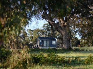 Designer Private Off Grid Cabin with Lake Access - Esti - - 0