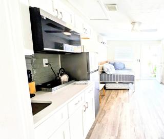 Sunny Retreat Unit 3 Studio - Clearwater Beach - 7