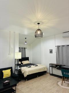 Beachfront Villa with Sunset - Ban Bang Po - 2