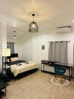 Beachfront Villa with Sunset - Ban Bang Po - 9