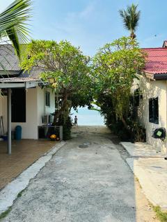 Beachfront Villa with Sunset - Ban Bang Po - 8