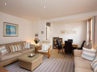 Snugglers Cove Apt 2 - Dartmouth - 7