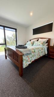 Luxury Retreat with Ocean Views, Sauna & Plunge - Christchurch - 5