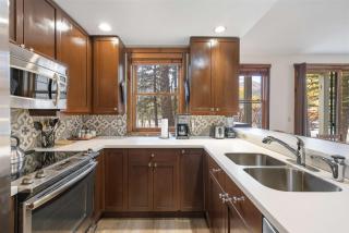 Breckenridge Townhome with Pool & Hot Tub - 9