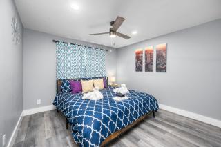 Chic Heights Retreat with Pool and Free Parking - Houston - 3
