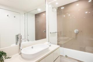 Number 1 H Residences - WiFi, Parking & More by Gold Coast Holidays - Gold Coast - 8