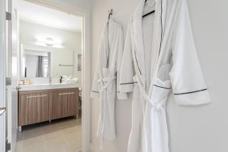 New 2br 2bath 5 mins from beach 15 mins airport - 5