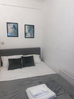 Cosy Spacious Studio Flat,N18 - London - 9