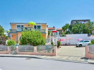 Lovely home with private terrace - Senj - 3